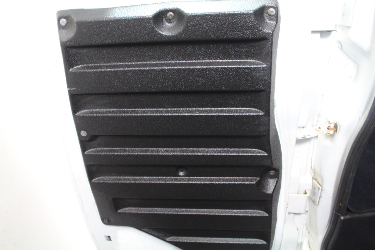 Used 2018 Chevrolet Express 2500 RWD 2500 135 w/ Driver Convenience Package image 22