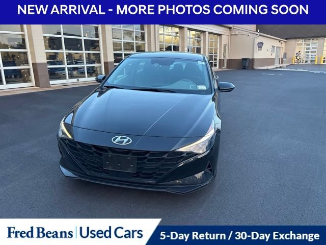 Used 2023 Hyundai Elantra SEL w/ Convenience Package FWD image 2