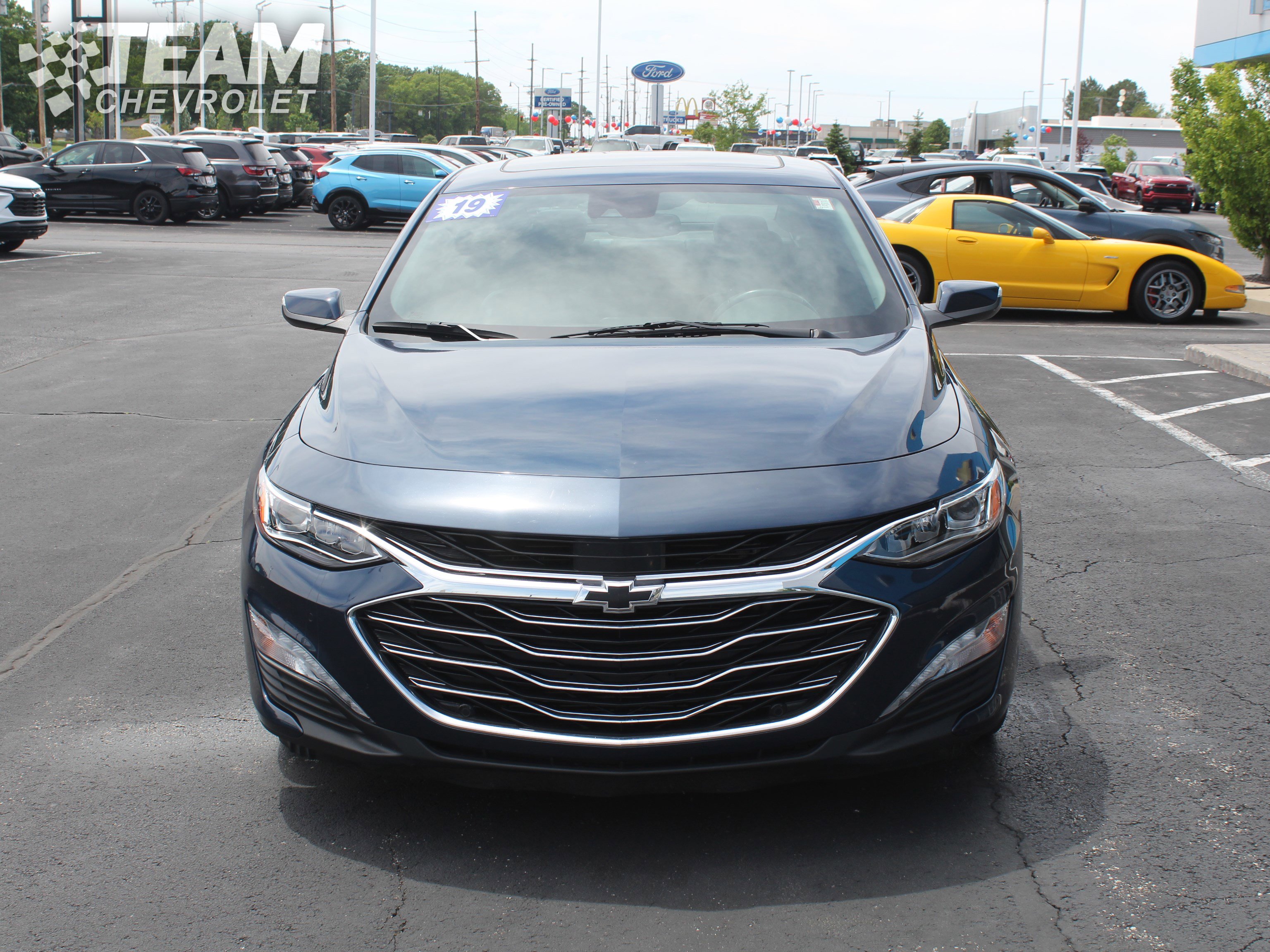 Used 2019 Chevrolet Malibu Premier w/ Sun and Wheel Package FWD image 9