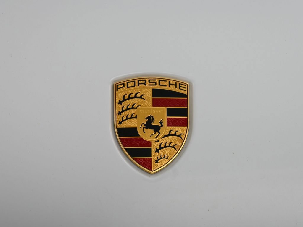 Certified 2023 Porsche Macan AWD/4WD image 31