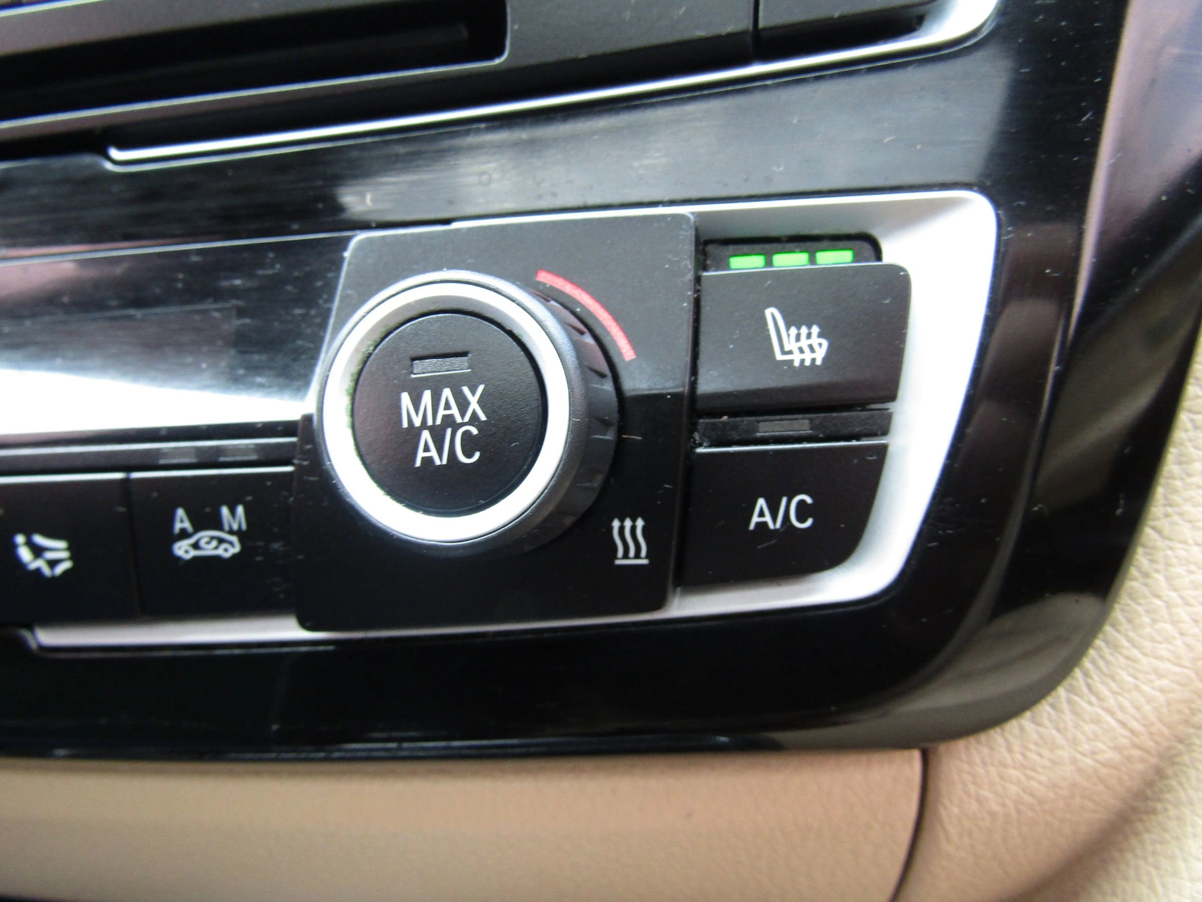 Used 2018 BMW 330i xDrive Sedan w/ Premium Package image 30