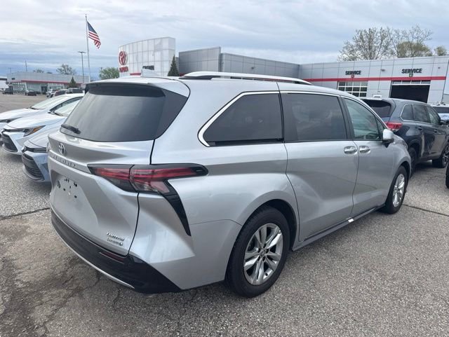 Certified 2023 Toyota Sienna Limited AWD/4WD image 5