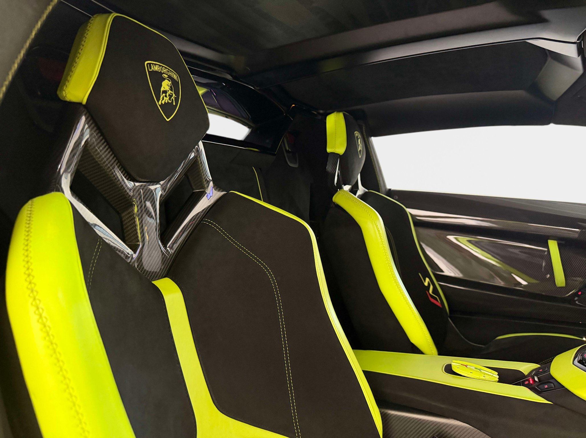 Used 2020 Lamborghini Aventador SVJ AWD/4WD image 31
