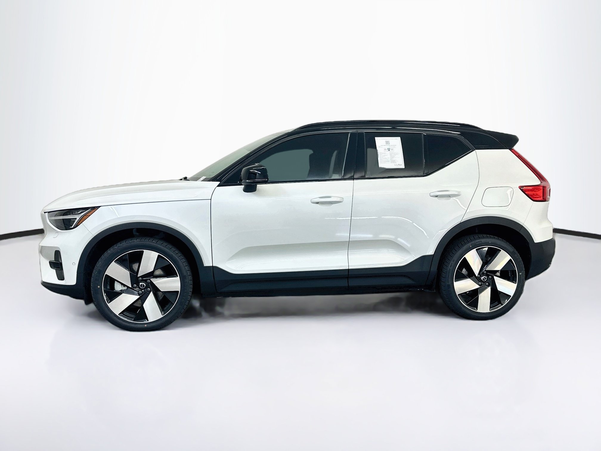 Used 2023 Volvo XC40 Recharge Ultimate AWD/4WD image 4