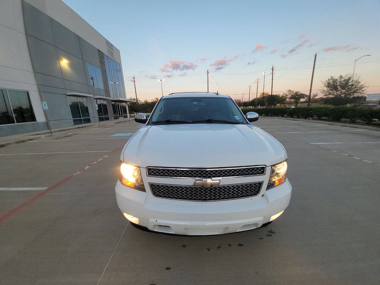 Used 2008 Chevrolet Tahoe LTZ w/ LTZ Preferred Equipment Group image 2