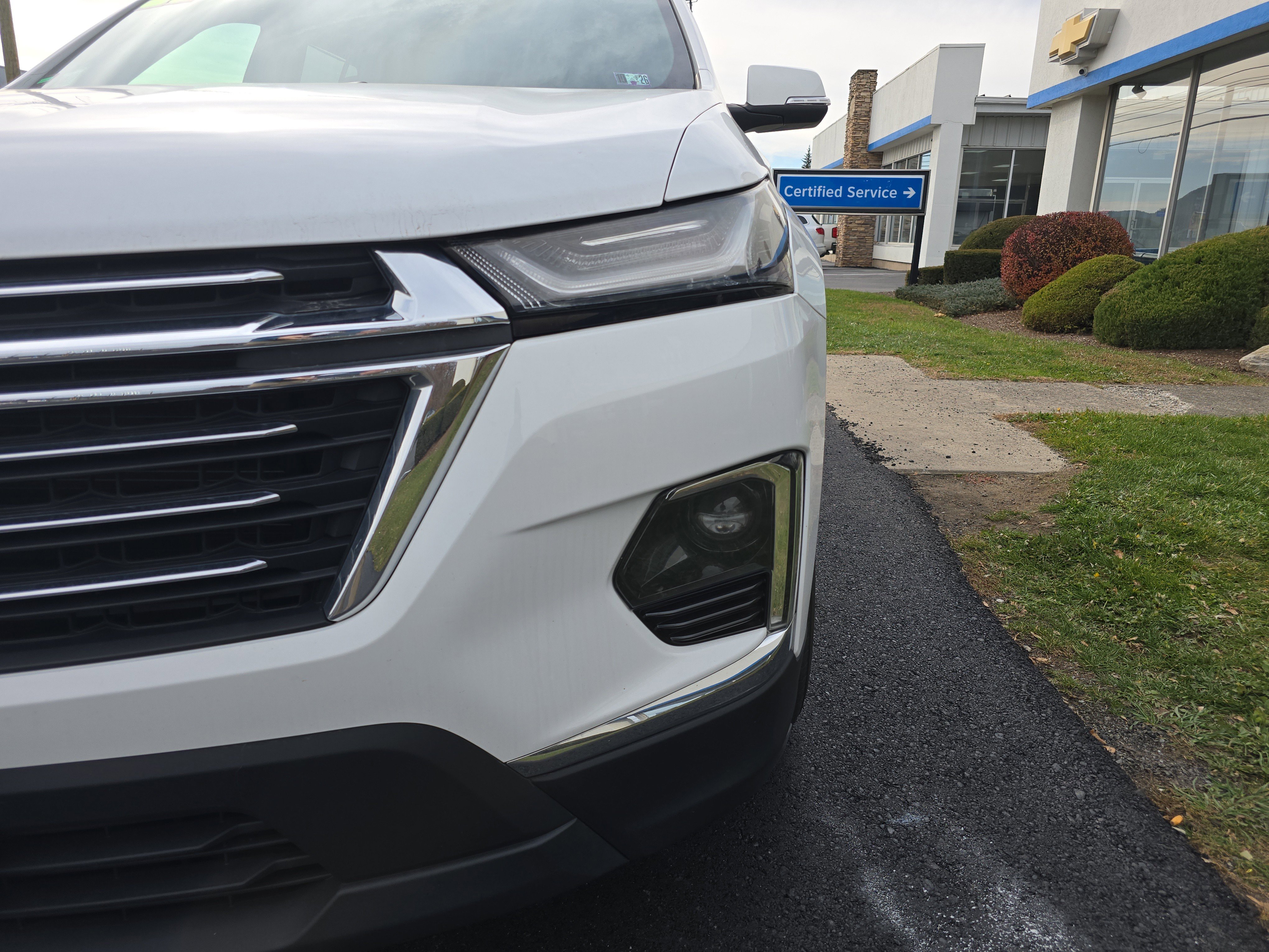 Used 2023 Chevrolet Traverse LT image 10