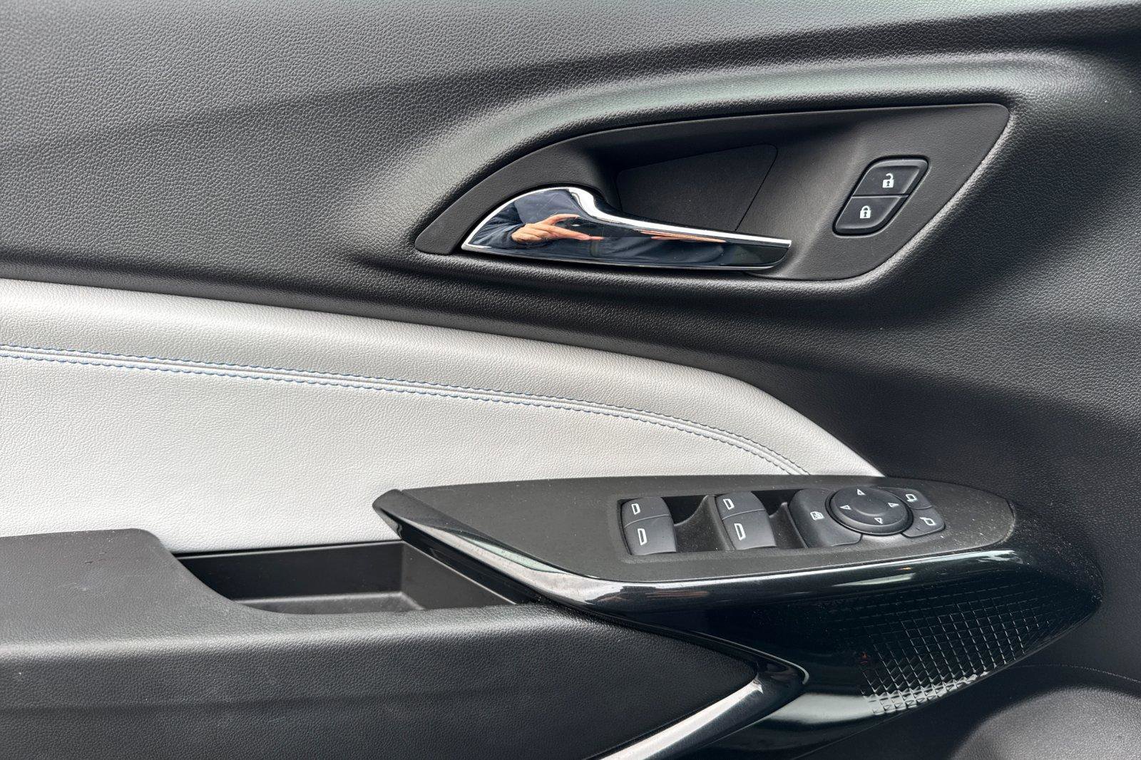 Used 2025 Chevrolet Trax LT image 13