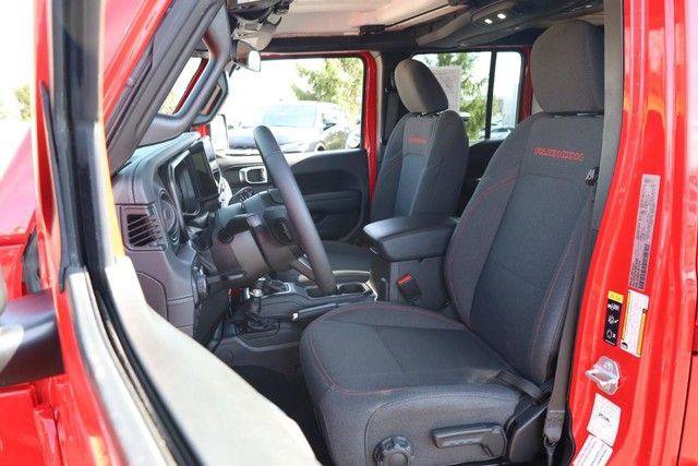 Used 2025 Jeep Wrangler Unlimited Rubicon AWD/4WD image 8