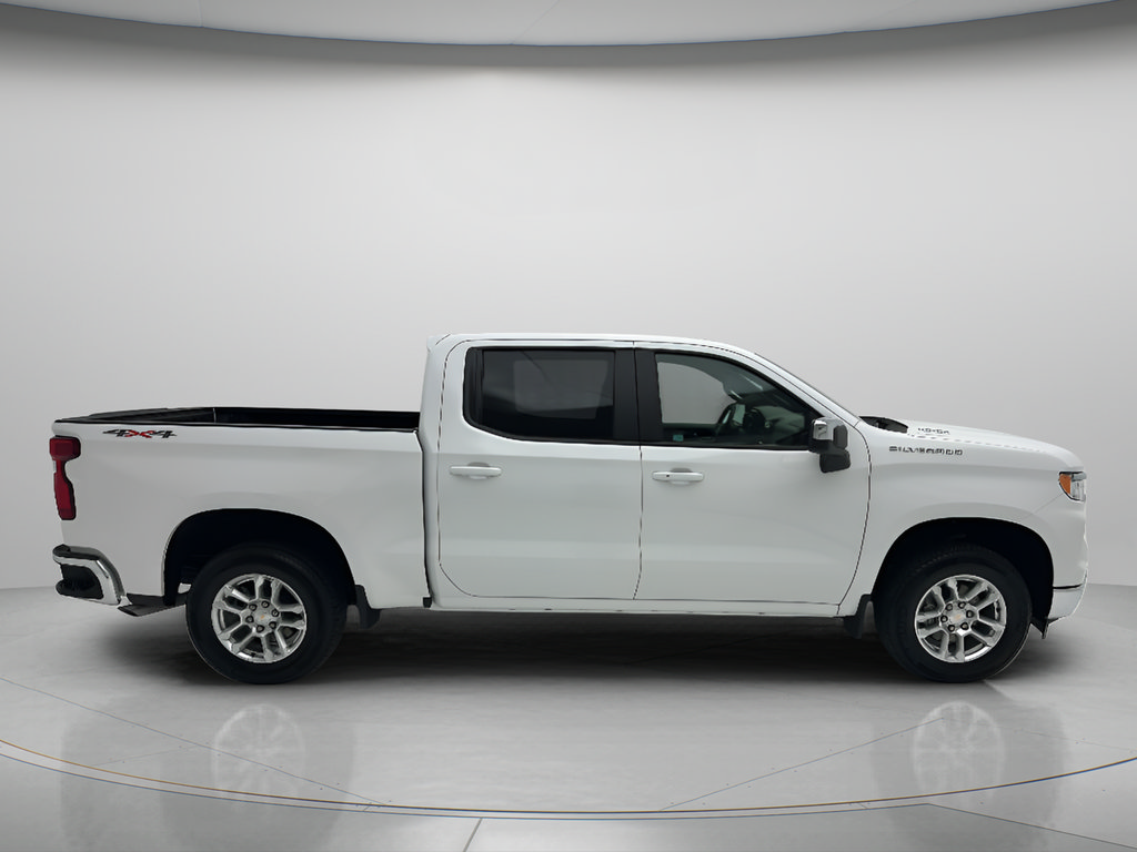 Used 2025 Chevrolet Silverado 1500 LT w/ Leather Package AWD/4WD image 4