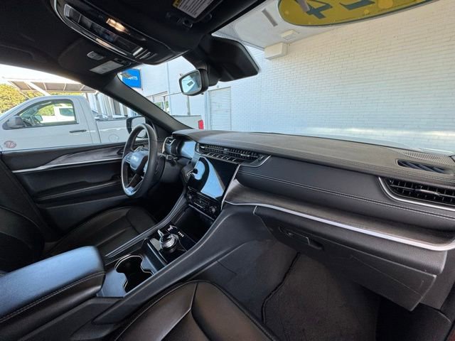 Used 2024 Jeep Grand Cherokee Limited image 17