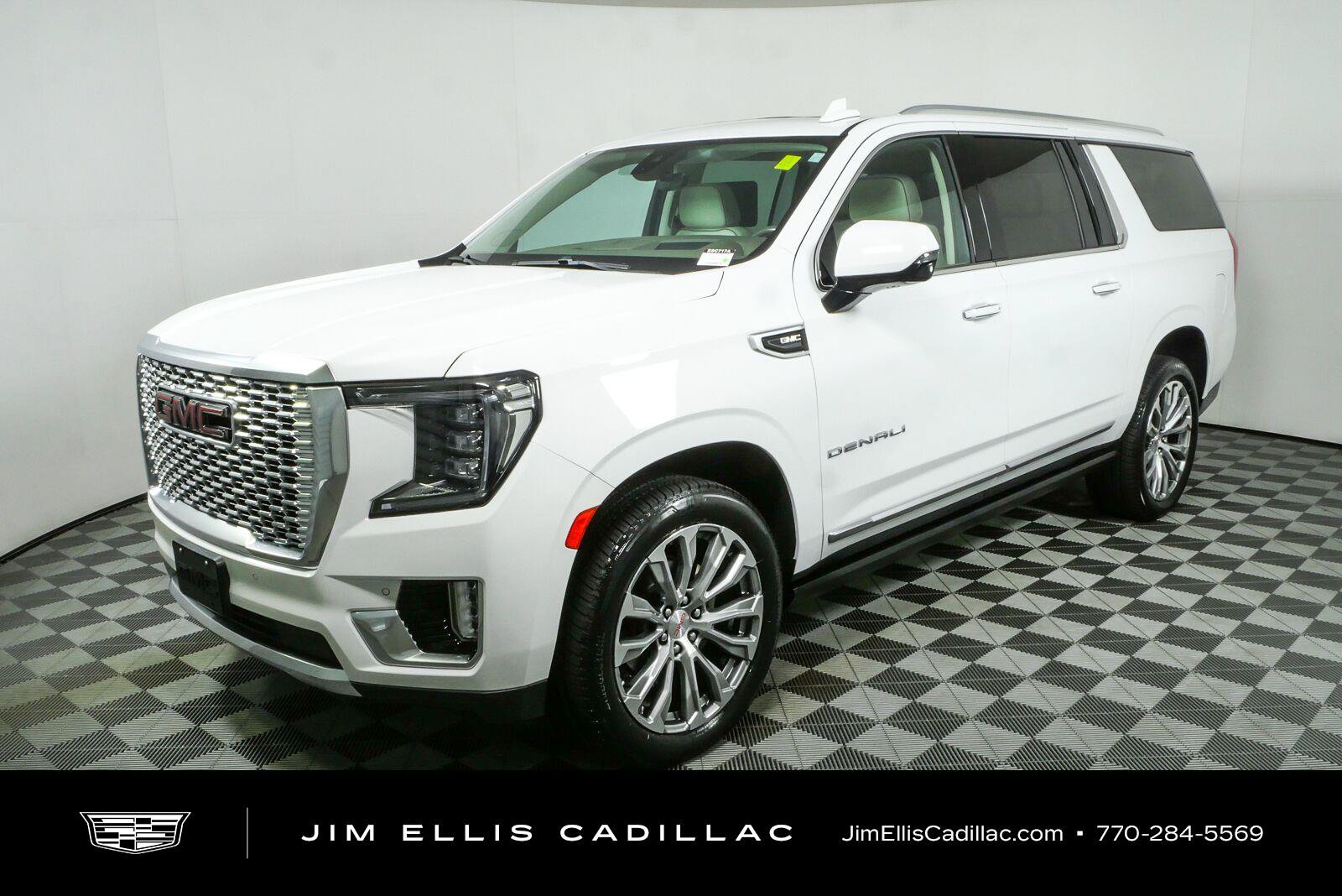 Used 2021 GMC Yukon XL Denali w/ Denali Premium Package RWD image 28