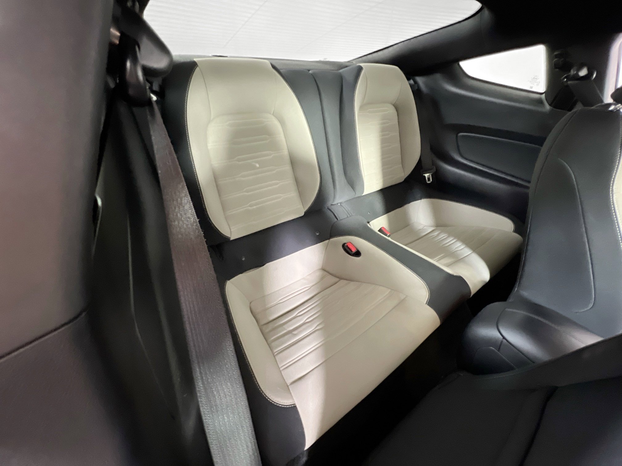 Used 2017 Ford Mustang Coupe image 24