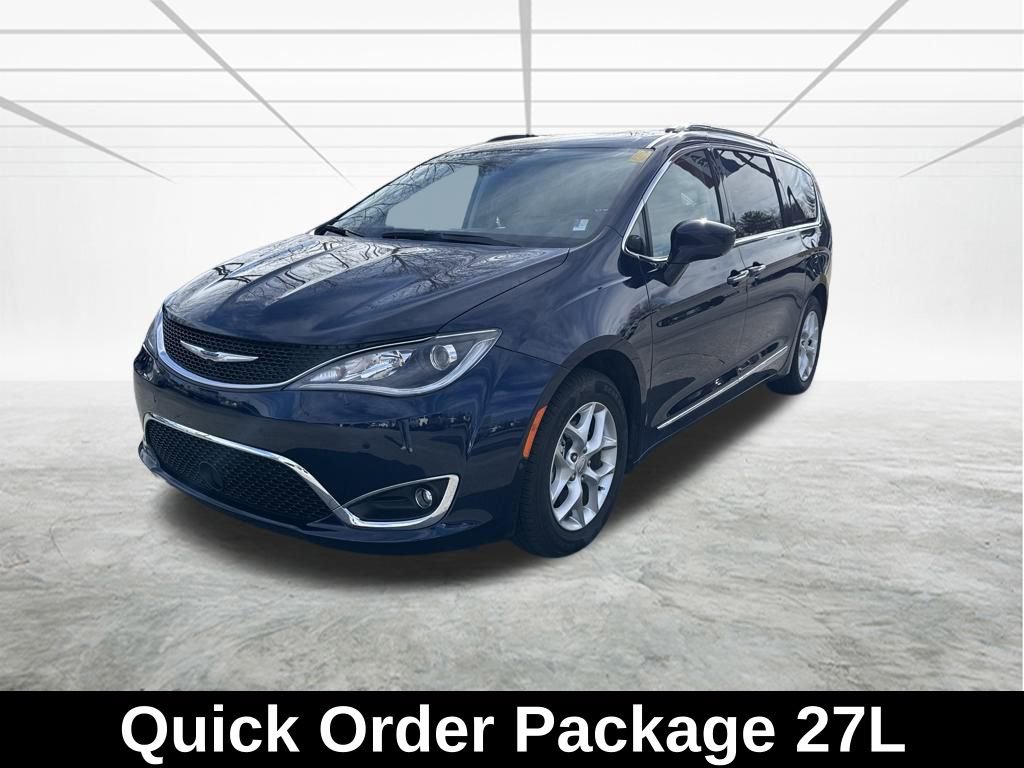Used 2020 Chrysler Pacifica Touring-L w/ Tire & Wheel Group image 9