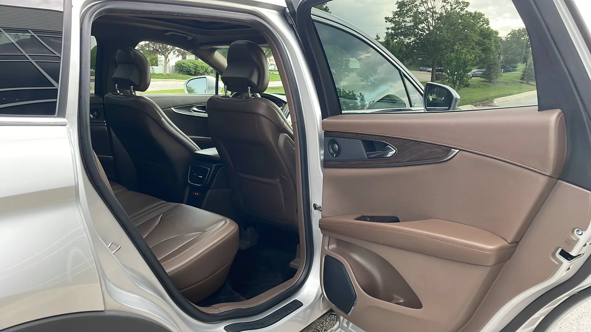 Used 2018 Lincoln MKX Reserve AWD/4WD image 19