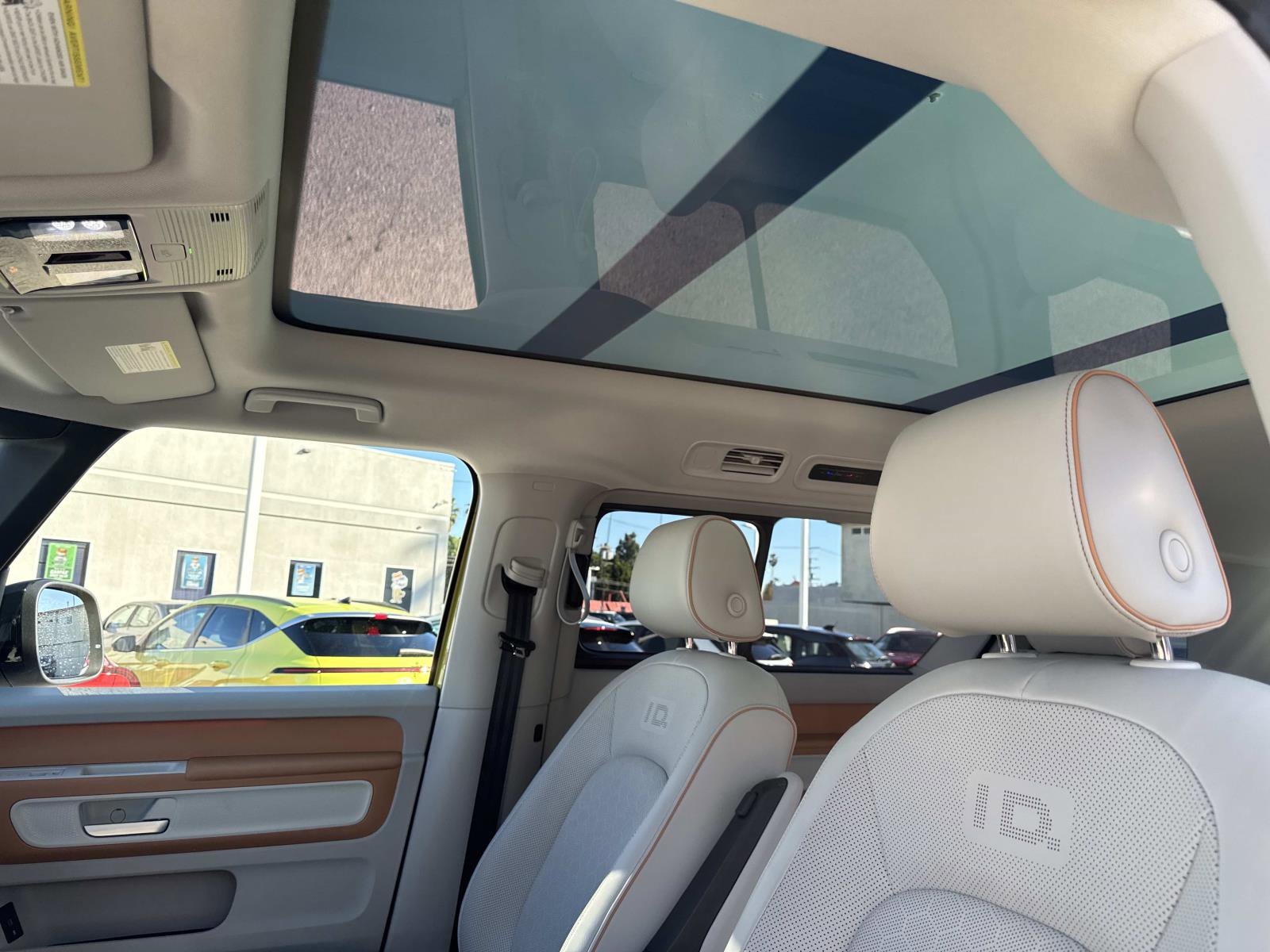 Used 2025 Volkswagen ID. Buzz 1st Edition image 25