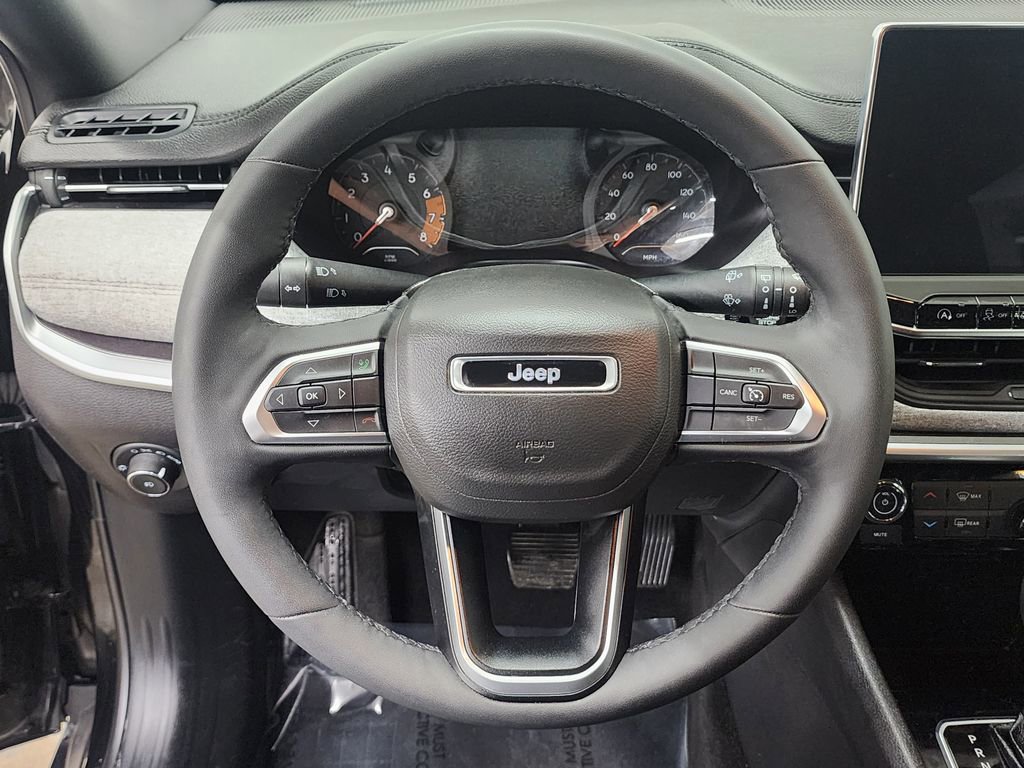 Used 2023 Jeep Compass Latitude AWD/4WD image 14