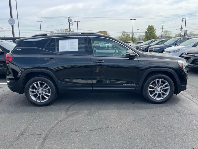 Used 2022 GMC Terrain SLT w/ LPO, Floor Liner Package AWD/4WD image 8