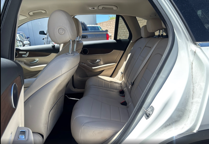 Used 2021 Mercedes-Benz GLC 300 image 3