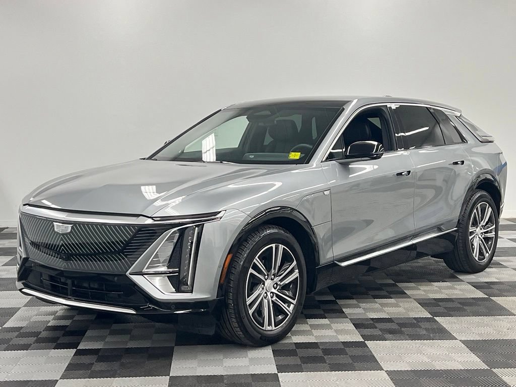 Used 2025 Cadillac Lyriq Luxury w/ LPO, Floor Liner Package AWD/4WD image 3