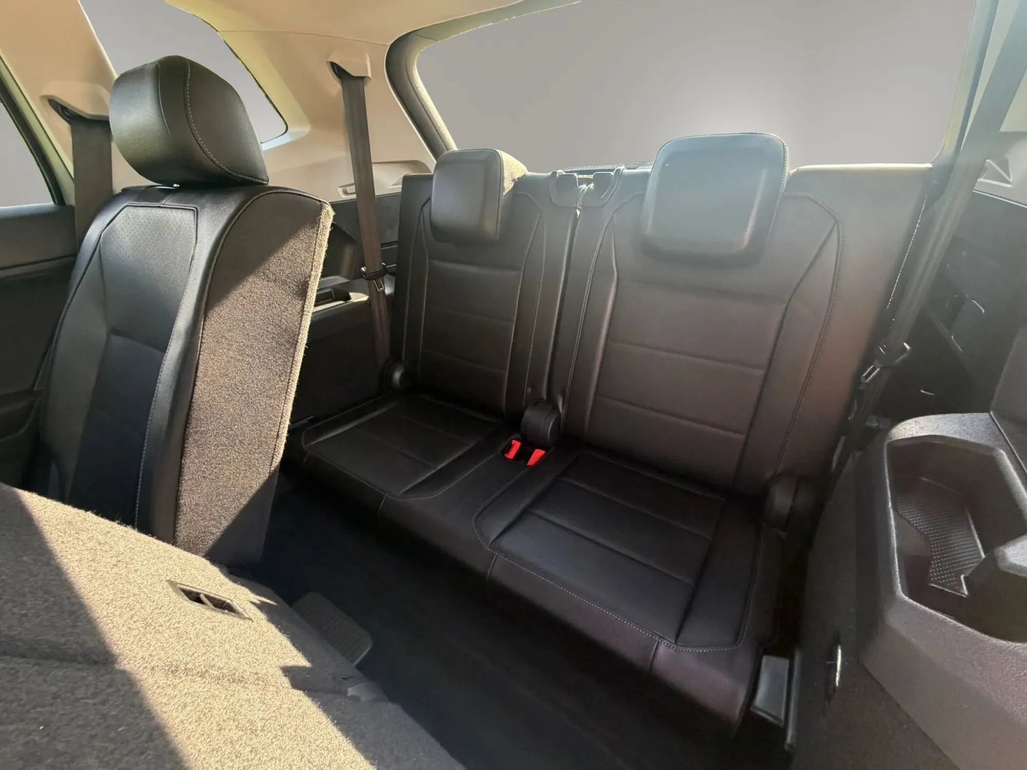 Used 2019 Volkswagen Tiguan SE w/ Panoramic Sunroof Package FWD image 34