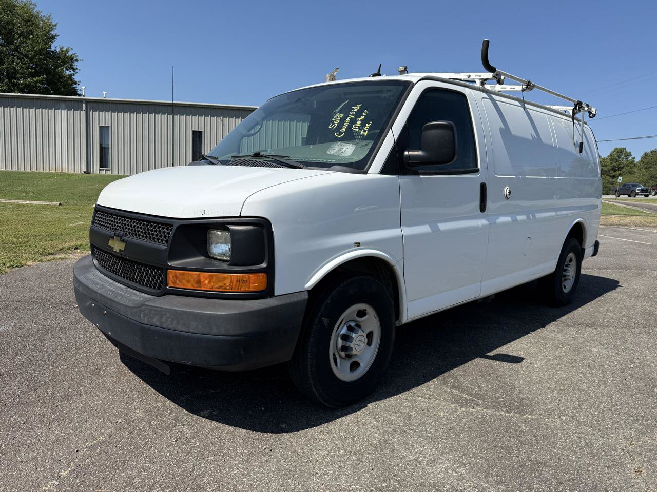 Used 2015 Chevrolet Express 2500 RWD image 2