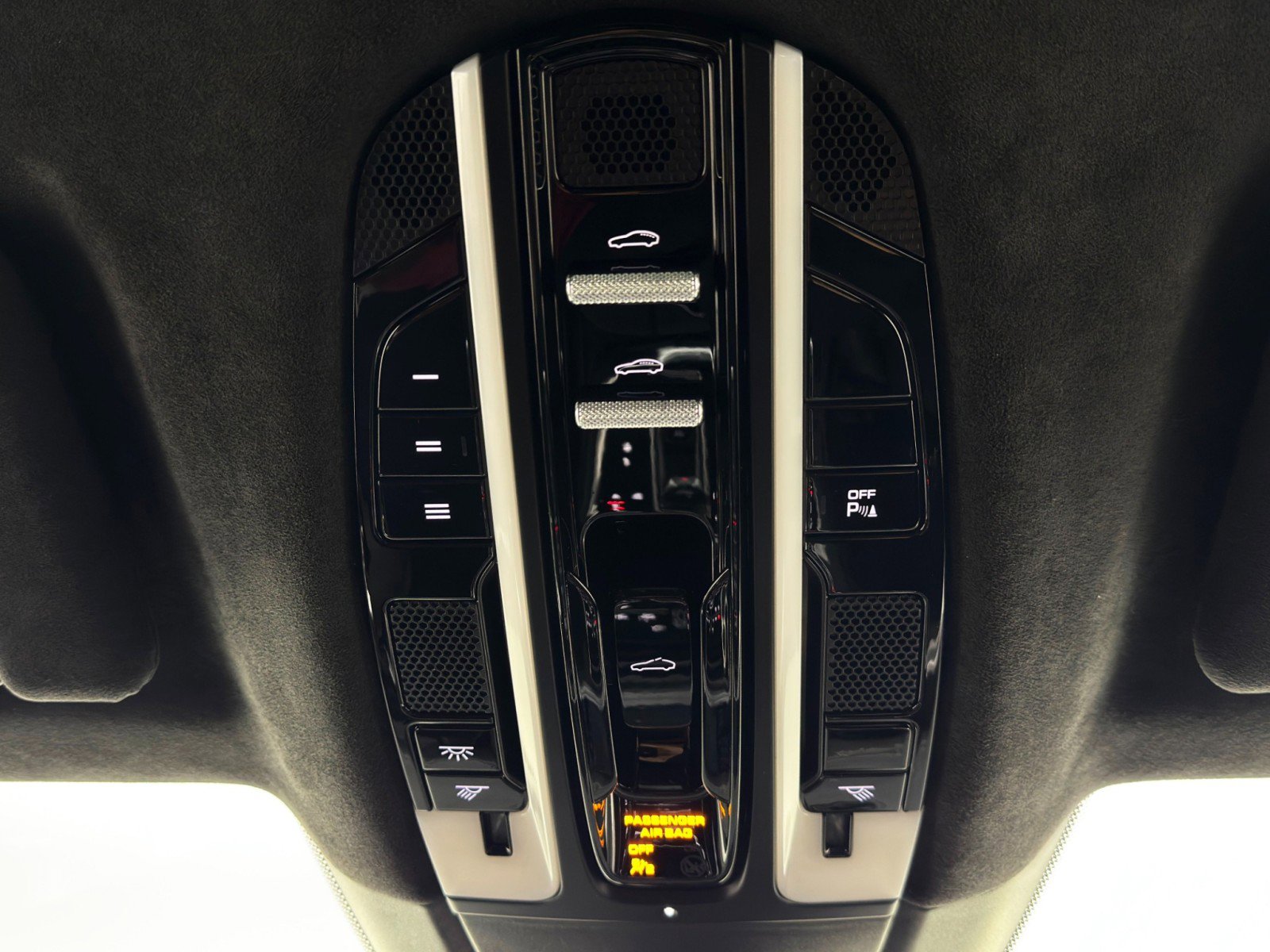 Used 2019 Porsche Panamera GTS image 35