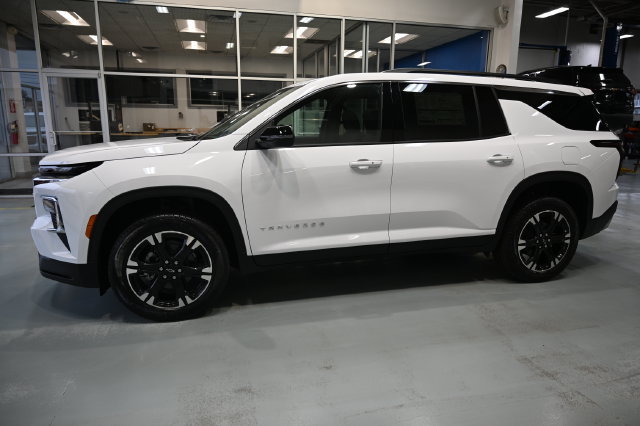 New 2027 Chevrolet Traverse LT w/ LPO, Floor Liner Package FWD image 7