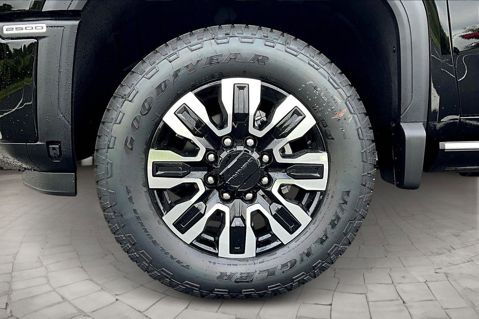 New 2025 GMC Sierra 2500 Denali Ultimate image 12