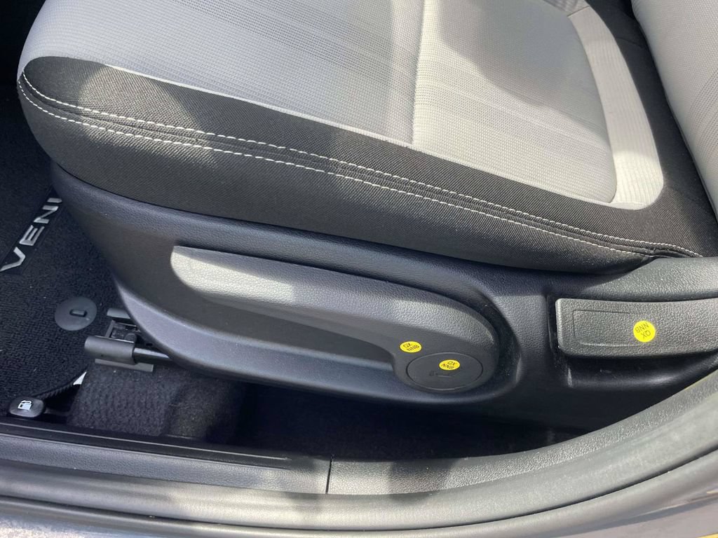 Certified 2024 Hyundai Venue SEL FWD image 11