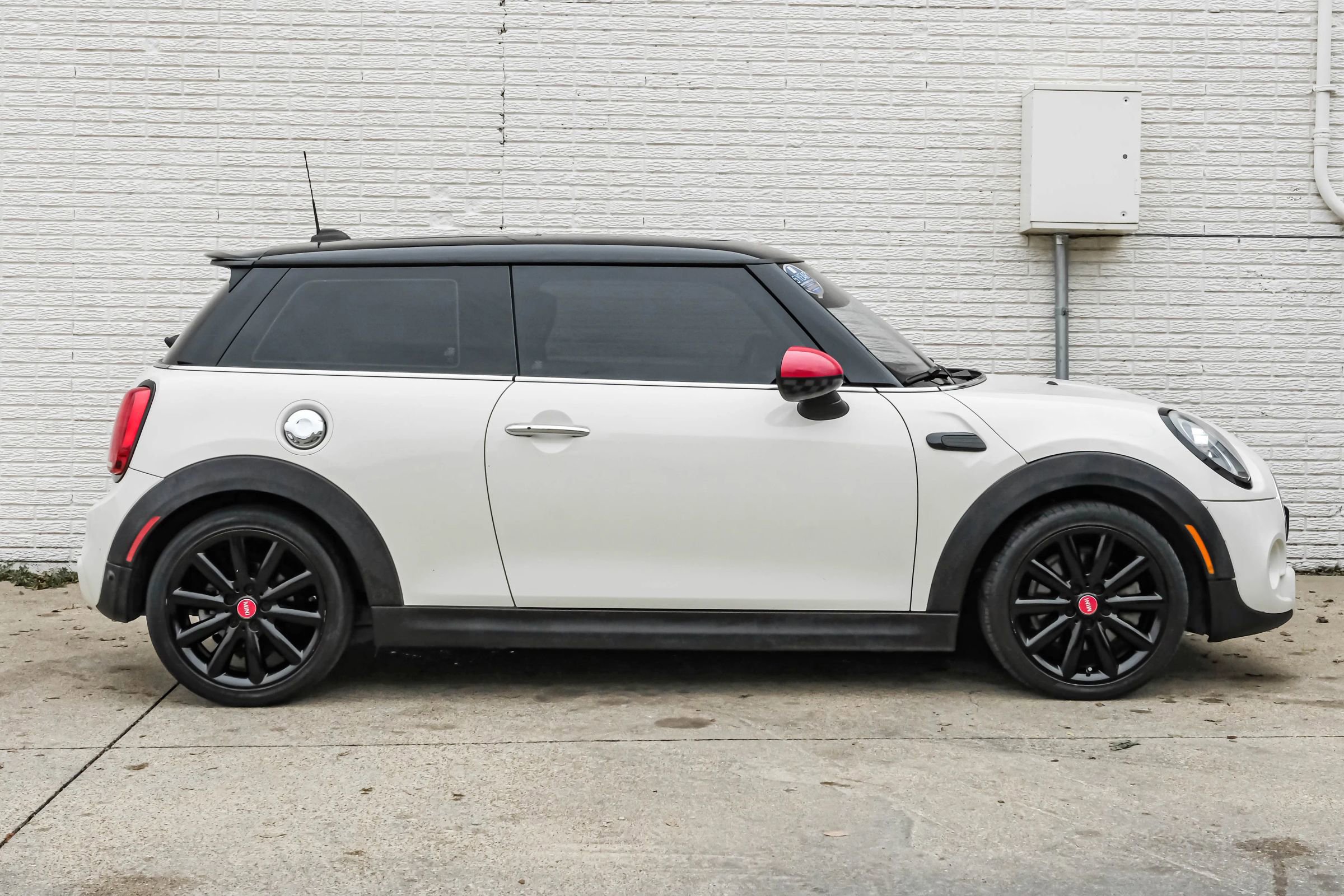 Used 2019 MINI Cooper S w/ Premium Package image 7