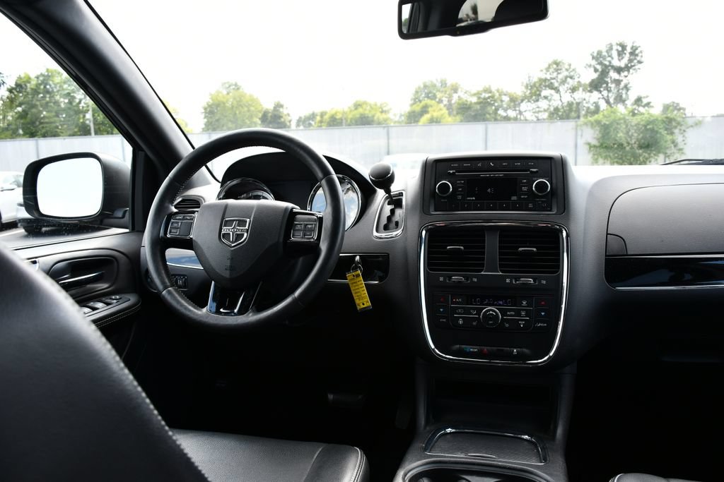 Used 2016 Dodge Grand Caravan SXT FWD image 17