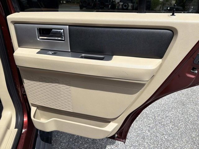 Used 2017 Ford Expedition XLT w/ Equipment Group 202A RWD image 19