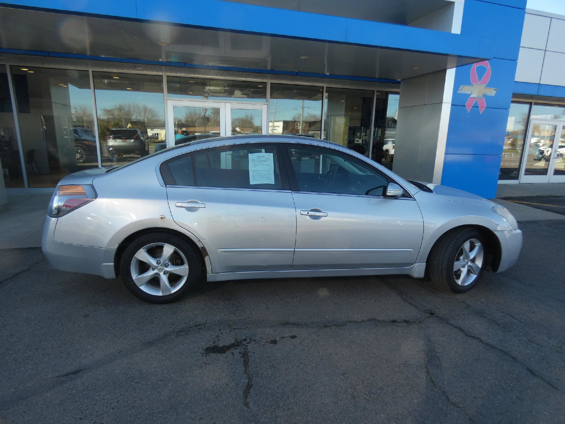 Used 2008 Nissan Altima 3.5 SE FWD image 2