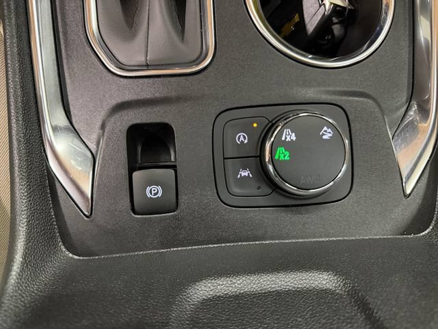 Used 2022 Chevrolet Traverse LS AWD/4WD image 31