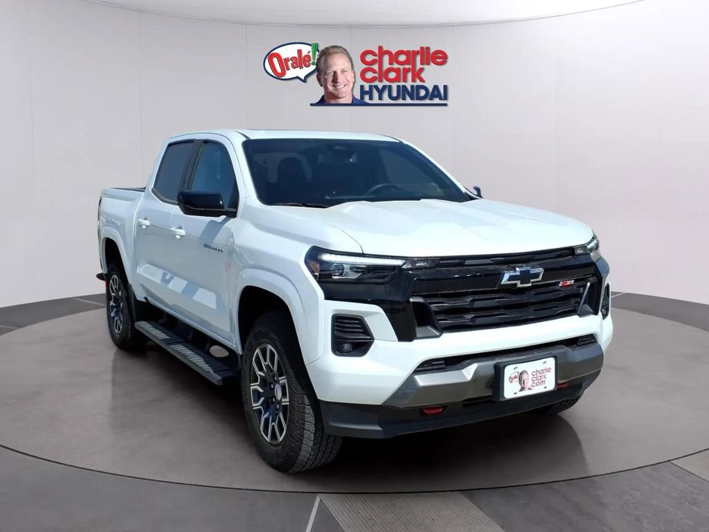 Used 2024 Chevrolet Colorado Z71 w/ Z71 Convenience Package 2 AWD/4WD image 7