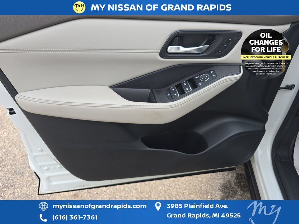 Used 2023 Nissan Rogue SL AWD/4WD image 11