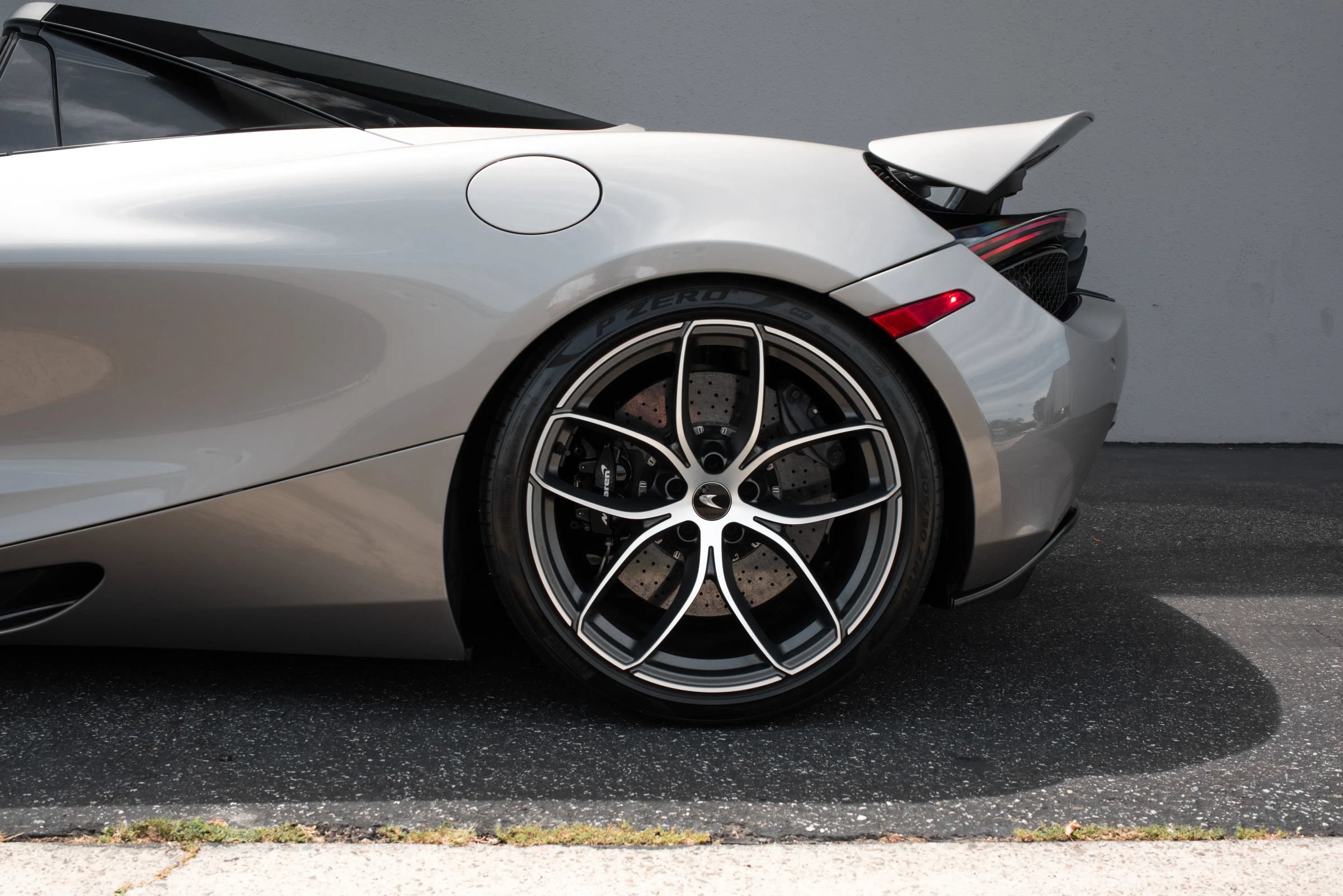 Used 2020 McLaren 720S Spider RWD image 24