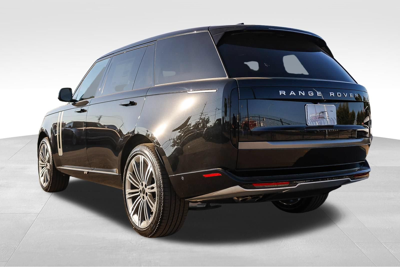 New 2026 Land Rover Range Rover Long Wheelbase SE AWD/4WD image 7