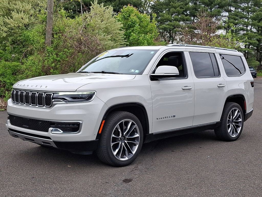 Used 2022 Jeep Wagoneer Series III w/ Premium Group I AWD/4WD image 3