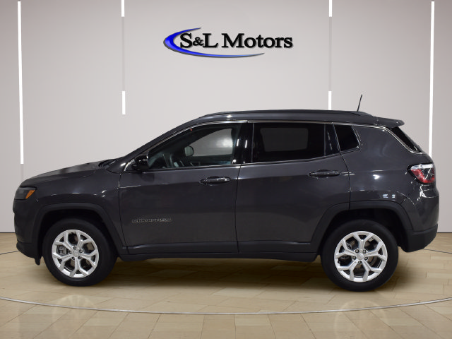 Used 2024 Jeep Compass Latitude AWD/4WD image 4