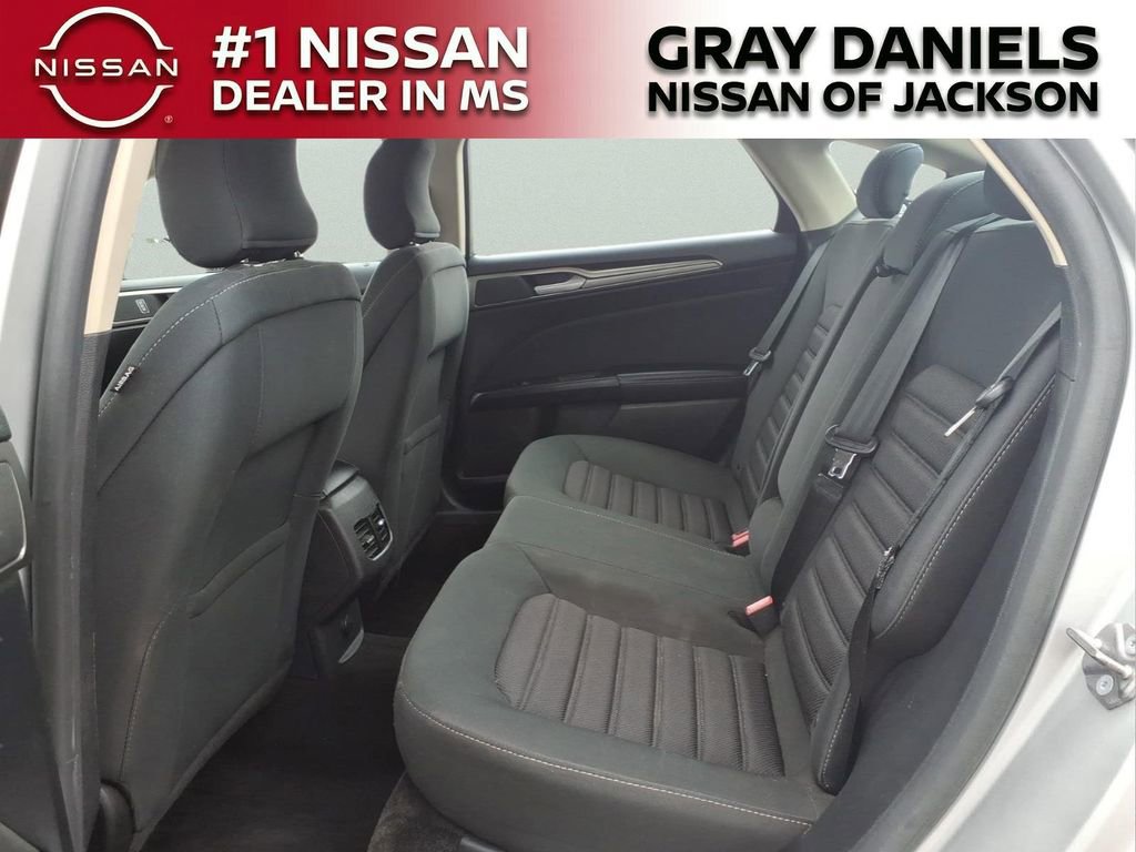 Used 2018 Ford Fusion SE w/ Fusion SE Technology Package FWD image 25