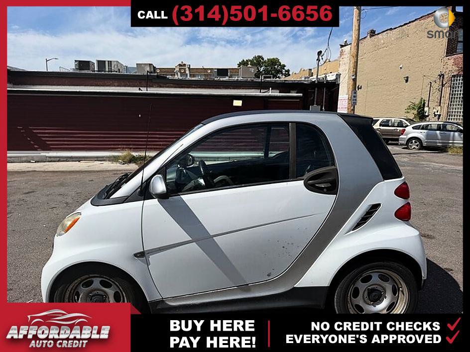 Used 2013 smart fortwo pure RWD image 2