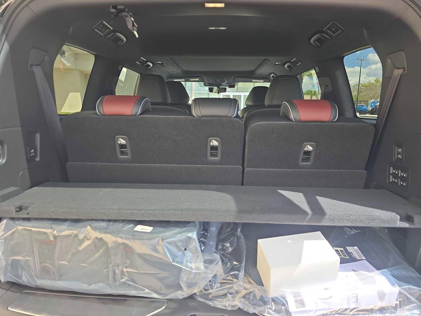 New 2026 INFINITI QX80 Autograph w/ Premium Cargo Package image 11