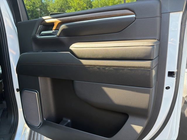 Used 2024 Chevrolet Silverado 2500 High Country w/ LPO, Dark Essentials Package AWD/4WD image 13