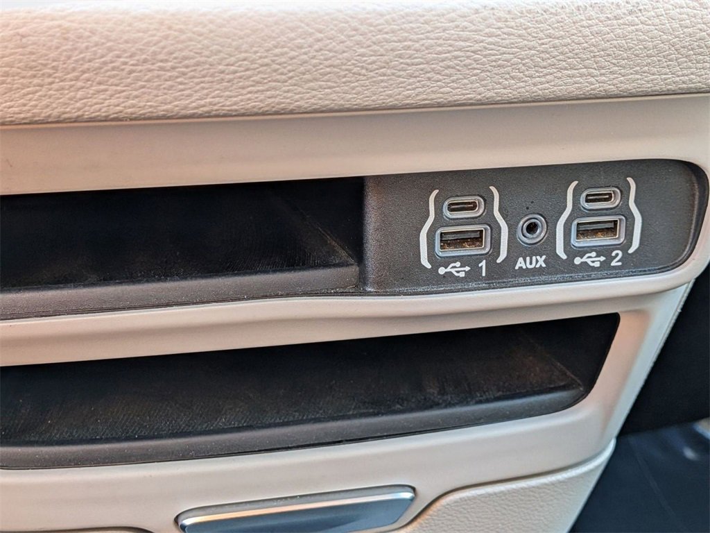 Used 2021 Chrysler Pacifica Touring image 43