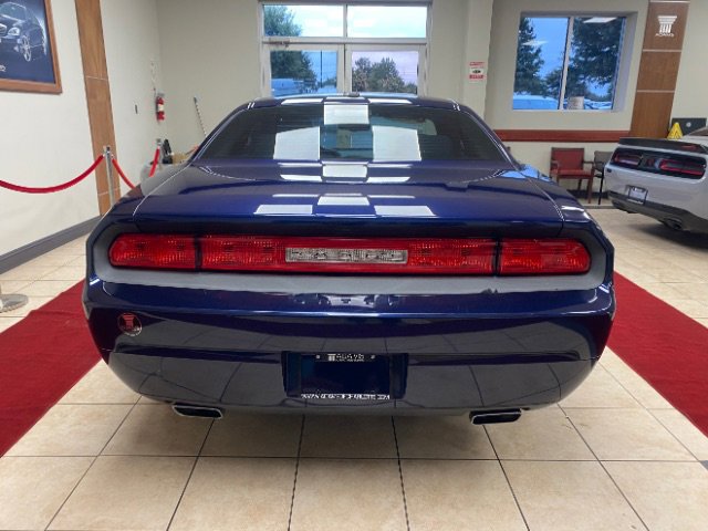 Used 2014 Dodge Challenger SXT image 2