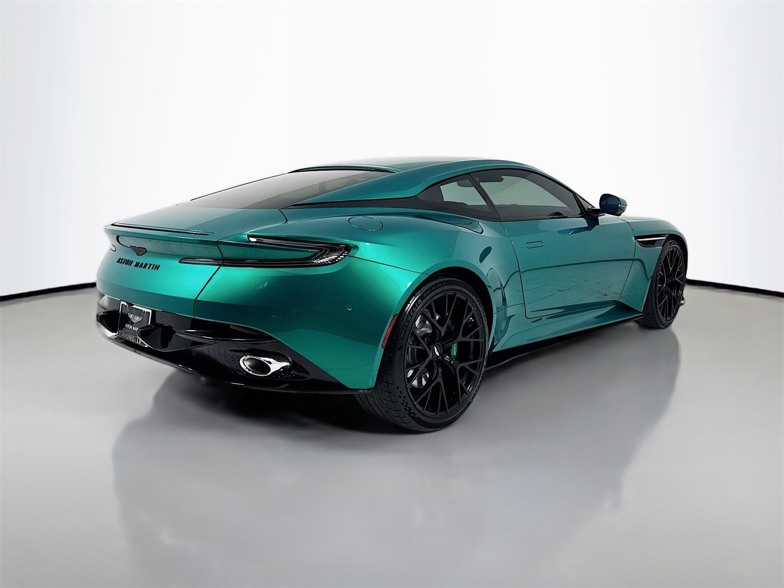 Used 2025 Aston Martin DB12 Coupe image 7