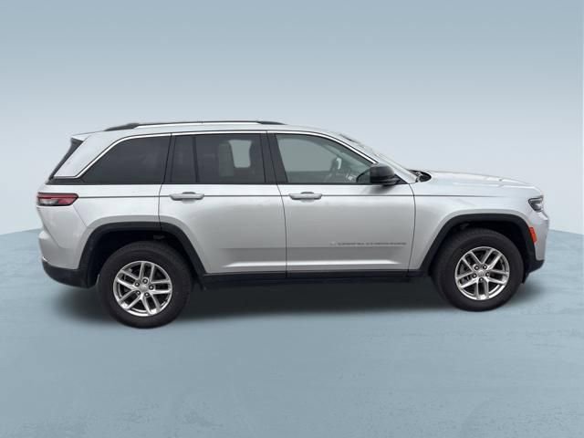 Used 2024 Jeep Grand Cherokee Laredo X image 10