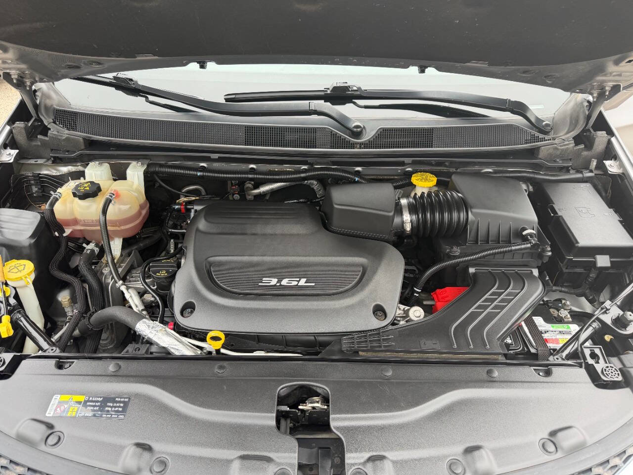 Used 2017 Chrysler Pacifica Touring-L FWD image 9