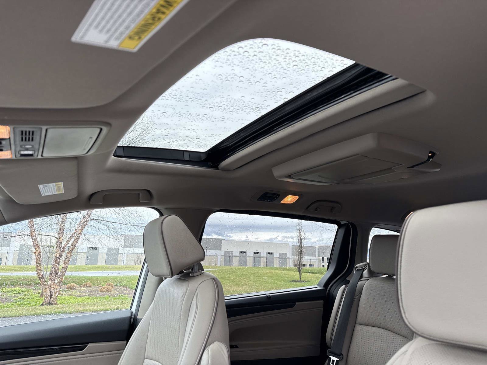 Used 2023 Honda Odyssey Elite image 3